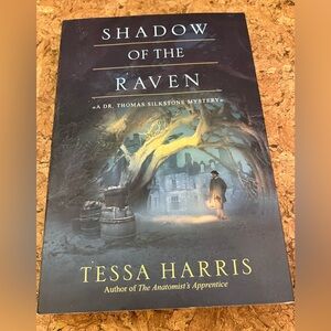 🍒Books 3 for $10🍒 Shadow of the Raven- Tessa Harris